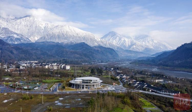 高仕蓉|抬头见雪山 航拍奇峰逸景湔江河谷