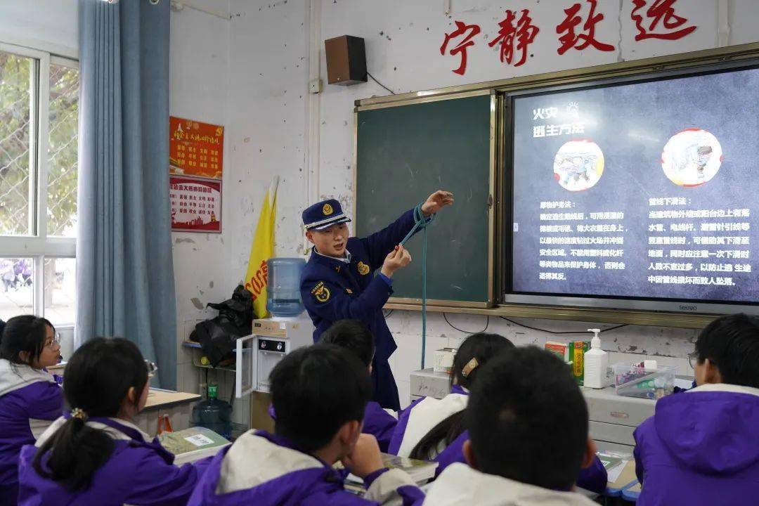 開學第一課巫溪消防走進白馬中學為學生普及消防安全常識