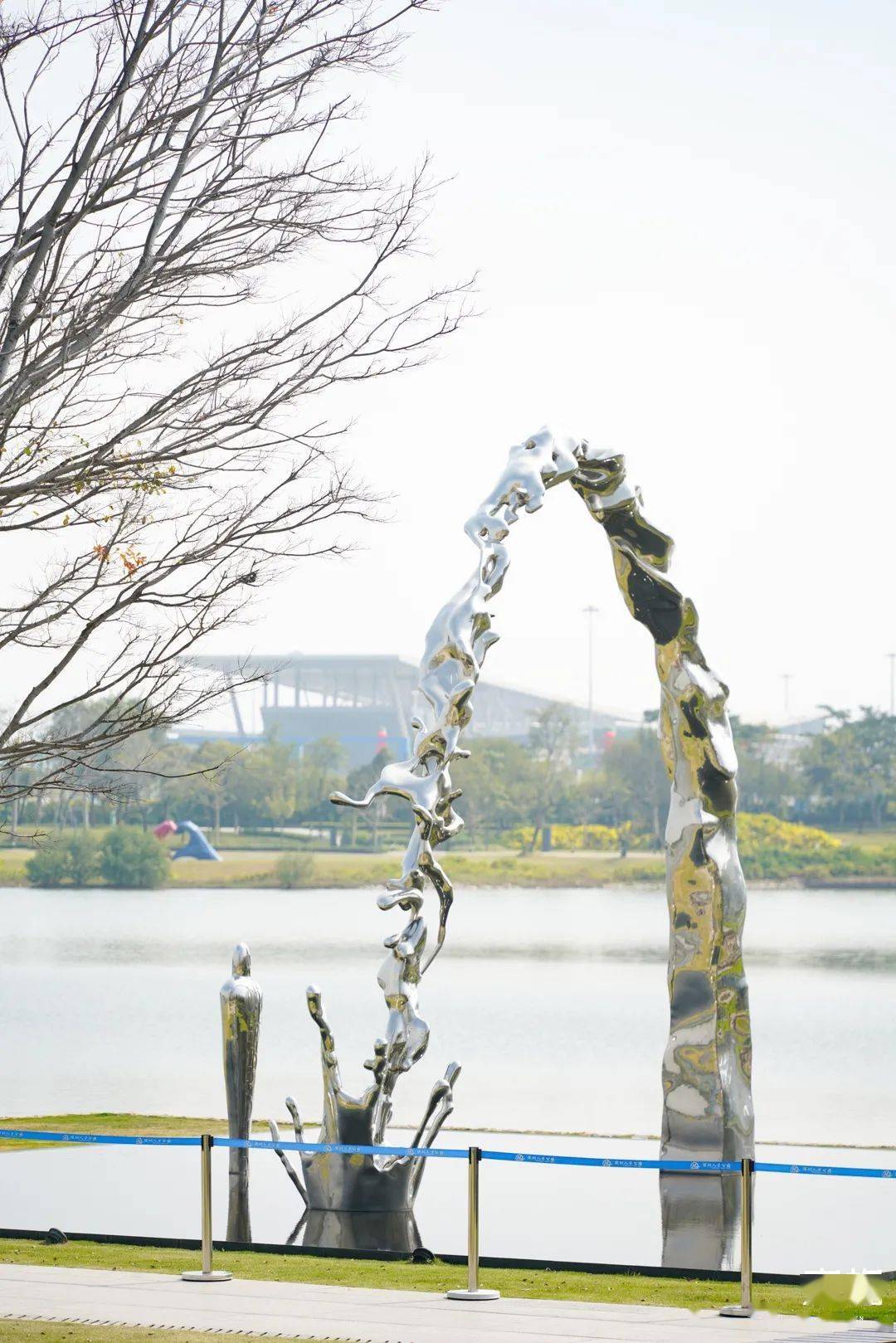 深圳北雨露雕塑图片