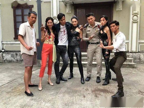 铁拳英雄王君馨一女战两男伍允龙吴家乐斗肌