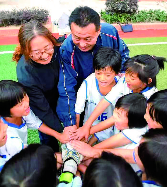 训练|“铿锵玫瑰”背后，有一对“被孩子套牢了”的夫妻教练