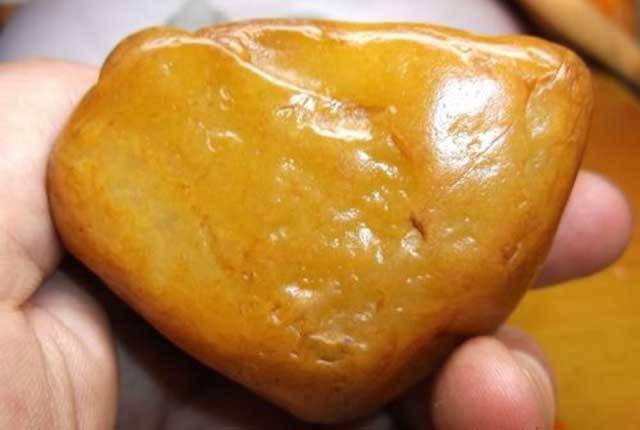 因改名身价暴涨 黄蜡 玉石 石头 因改名身价暴涨 黄蜡 玉石 石头