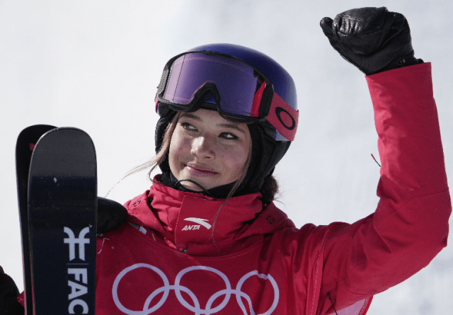美媒第一时间报道谷爱凌再夺金：她创造了奥运历史滑雪场地女子 