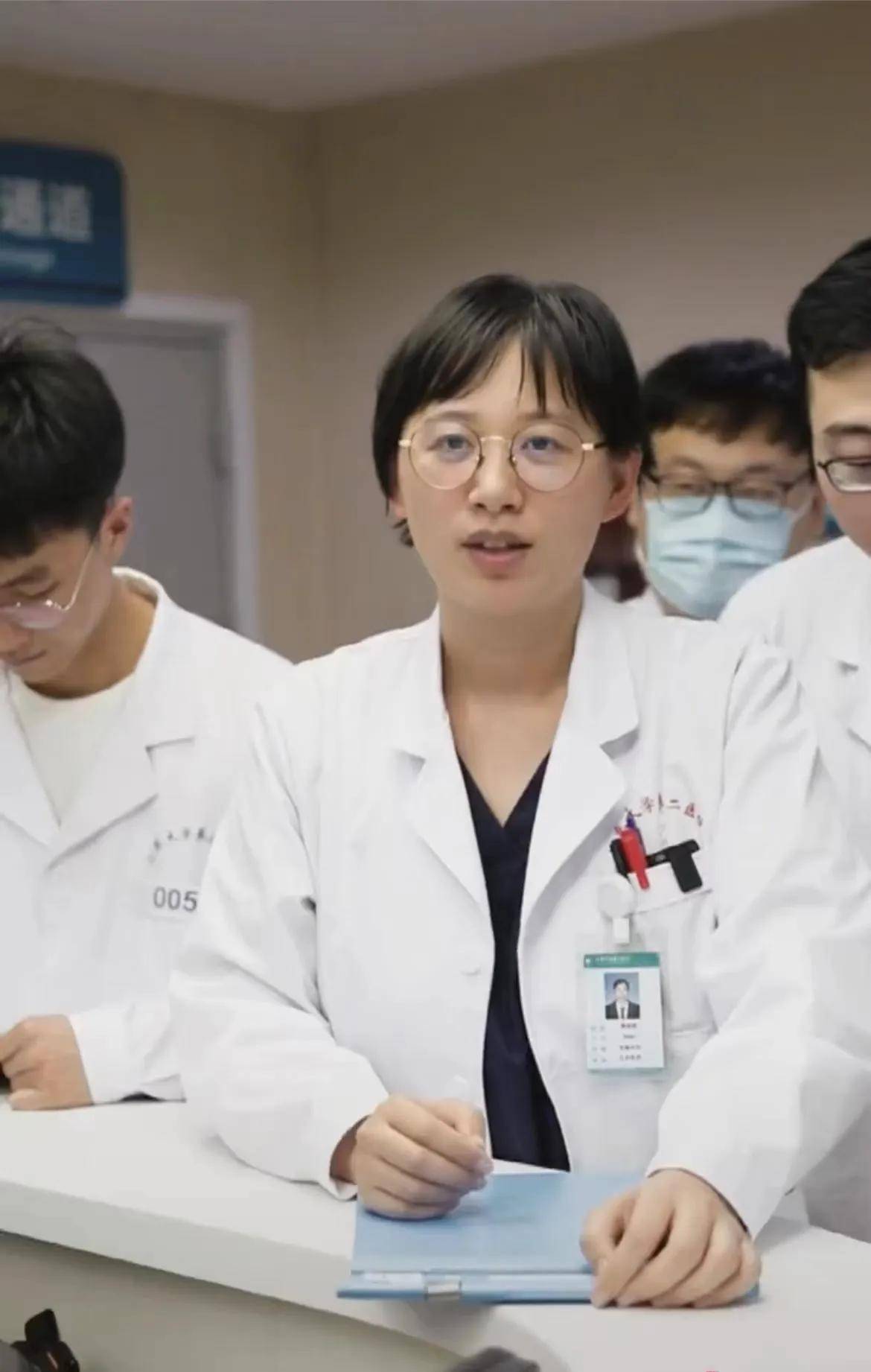 济南一乳腺外科女医生成网红_郭明明_明姐_视频