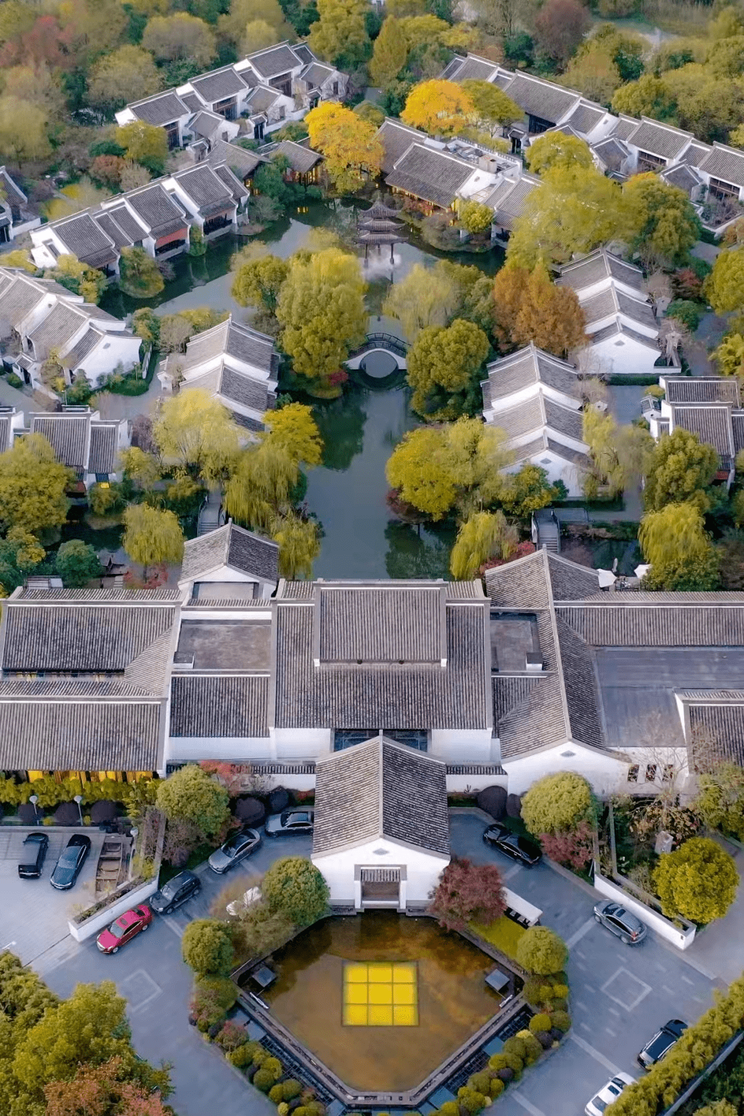 片风光胜地,还坐落着一间品质一流的高端度假酒店——杭州西溪悦榕庄