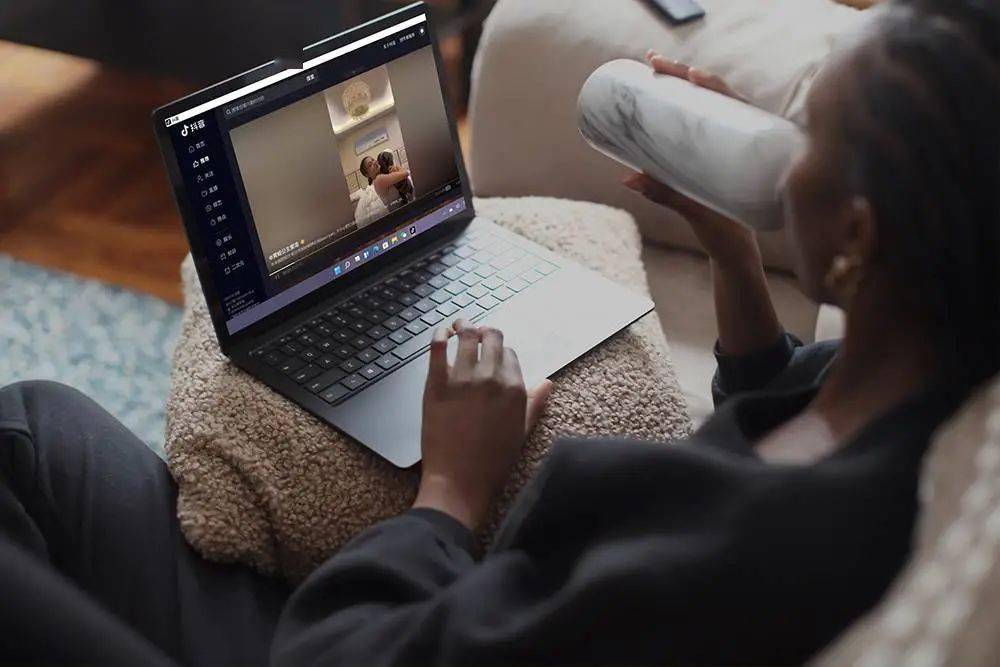 在电脑上刷了一下午抖音,我有一些担心