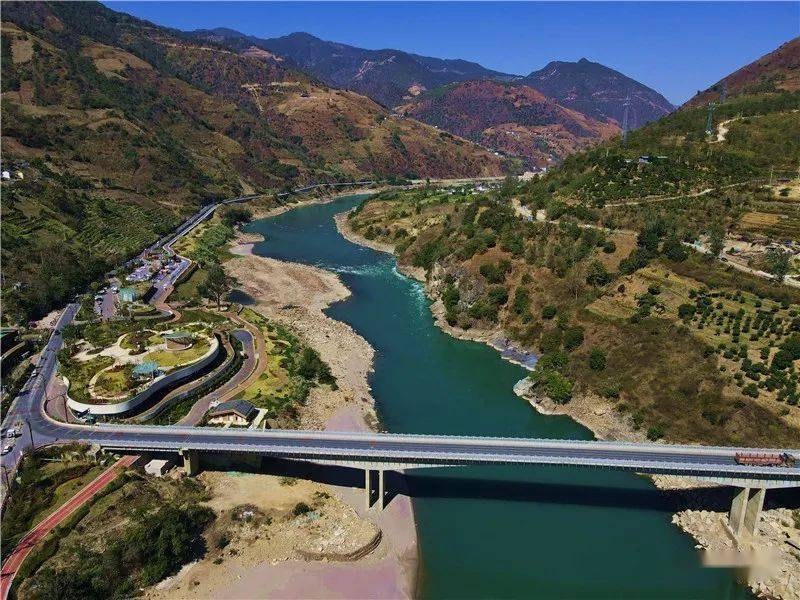怒江美丽公路新时代的康庄大道