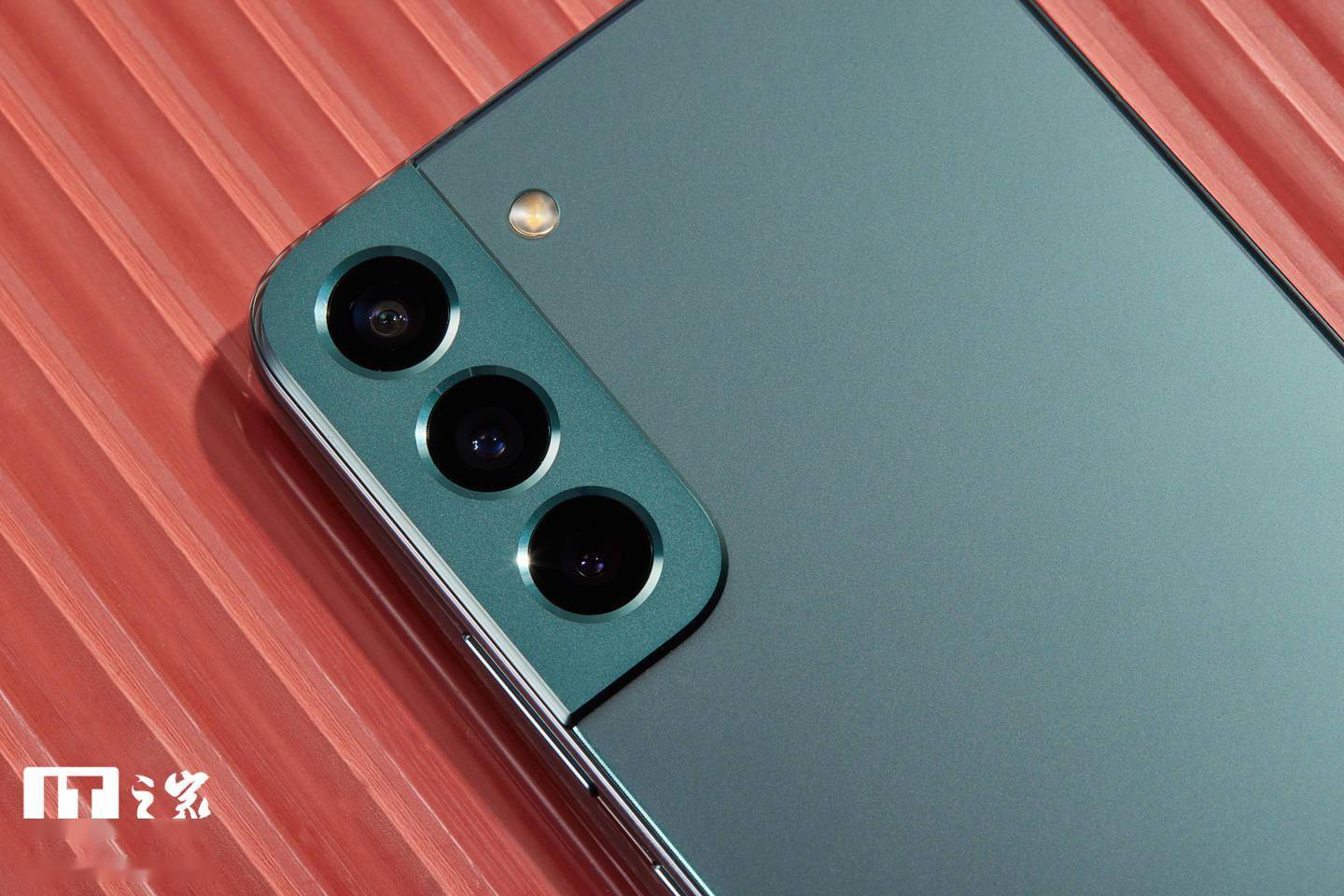 整体|三星 Galaxy S22 / S22 +图赏：老设计焕发新感觉