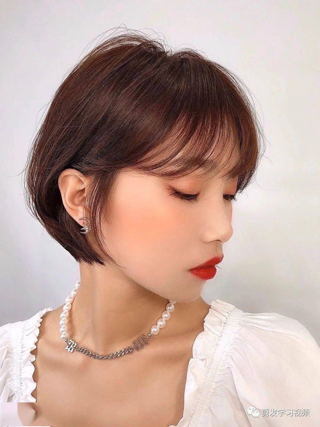 35款露耳超短发