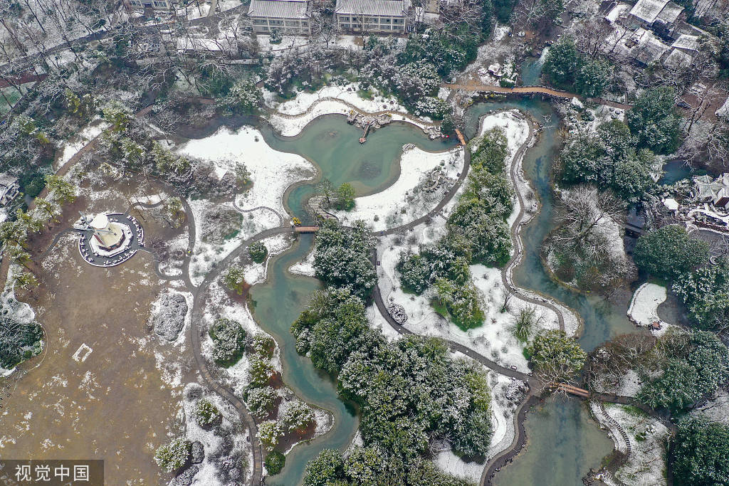 杭州|杭州迎降雪 雪后西湖群山云雾缭绕