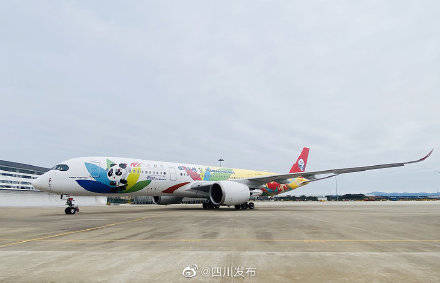 首架|川航A350大运号主题涂装飞机亮相！