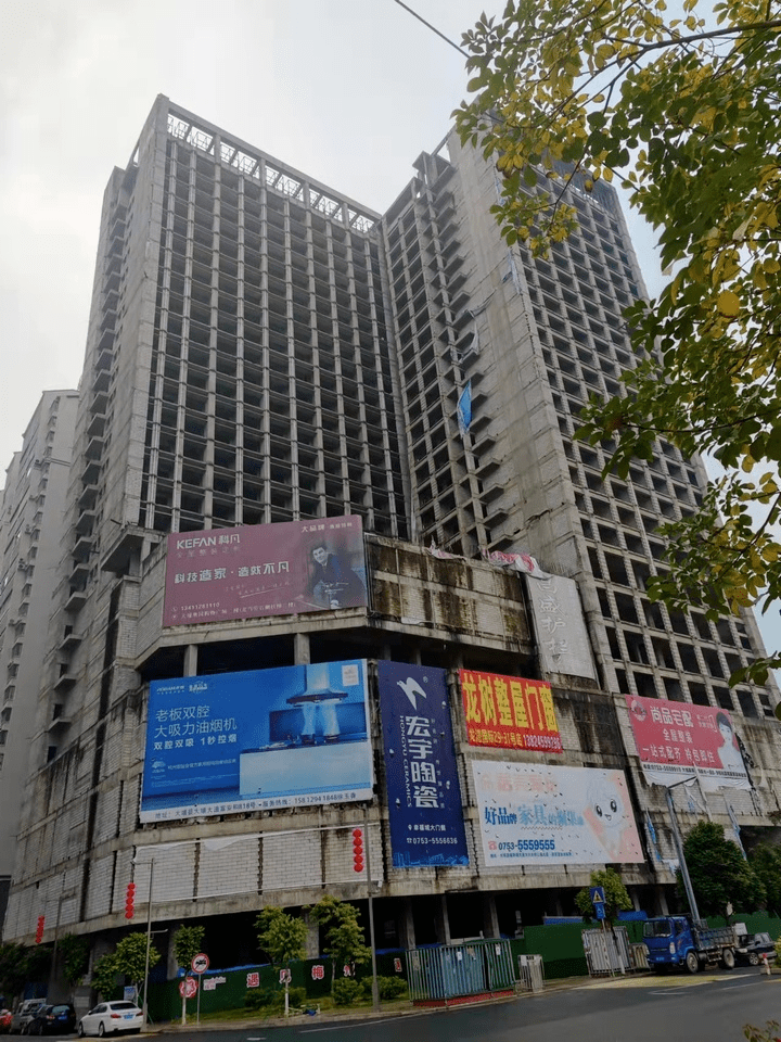 0050亿起!大埔这栋烂尾楼要拍卖了_标的物_环城_龙山