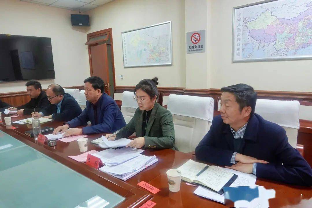 县委常委,副县长王莉一同座谈交流.