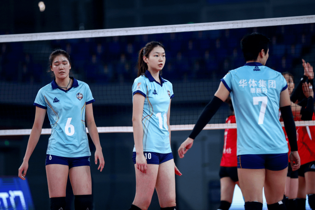 除此之外,身高193cm的王雨晴特点是拦网能力强,排球场上身高较矮的