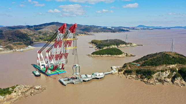 领跑世界我国自主研发世界最大单机lhd16兆瓦潮流能发电机组舟山下海