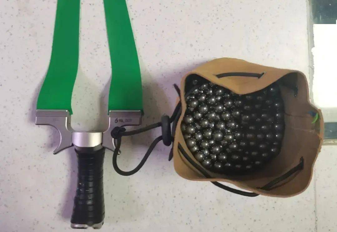 朝阳这小伙玩弹弓被刑拘看看他干啥了图