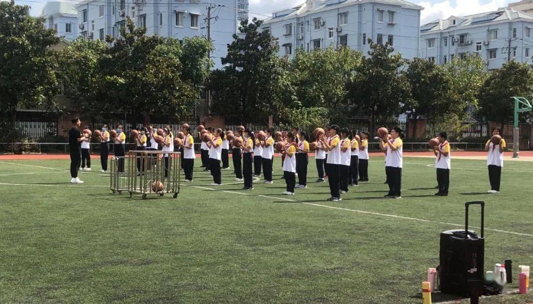 阳光体育健康成长上海市泾南中学体育教研组风采简介
