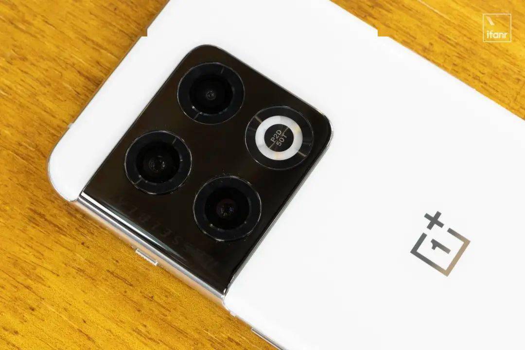 一加 10 Pro 胖达白至尊版图赏，解锁 512GB 的一加旗舰熊猫机