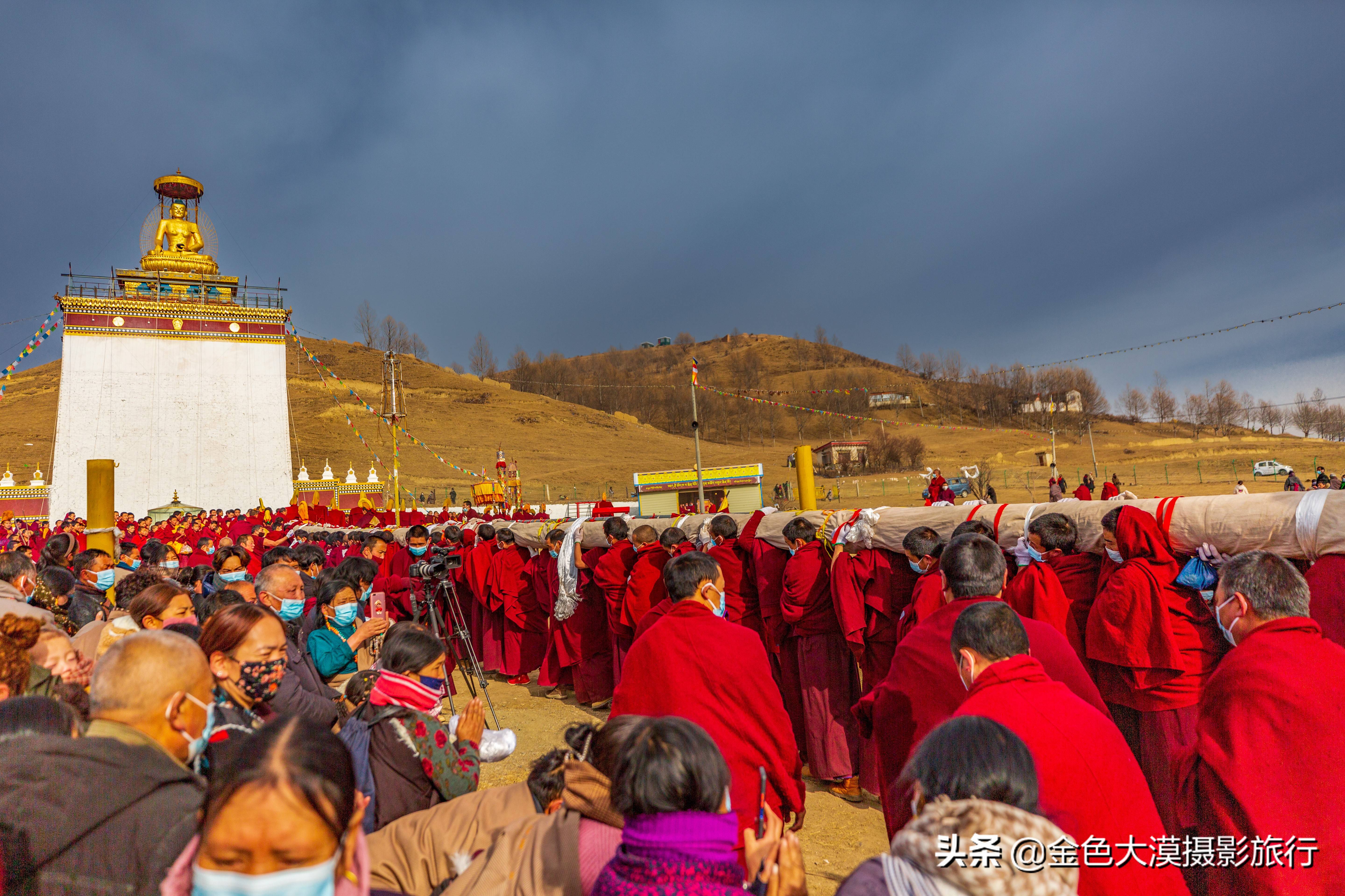 摄影:赵峰(金色大漠旅行摄影)地点:四川阿坝格尔登寺时间:2022年2月