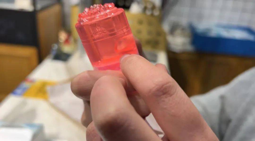卡!小朋友们食用这种网红糖要注意了