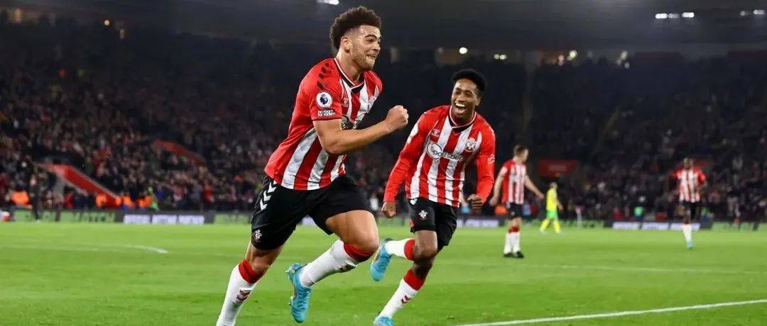 英超豪门对决曼城主场激战利物浦悬念迭起关键球员伤退引发战术调整