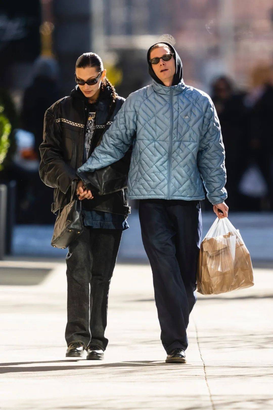 图片 欧洲“平民王妃”世纪同框，刘雯和宋妍霏都回归，张子枫绯闻事件后首现身！【海报街拍】