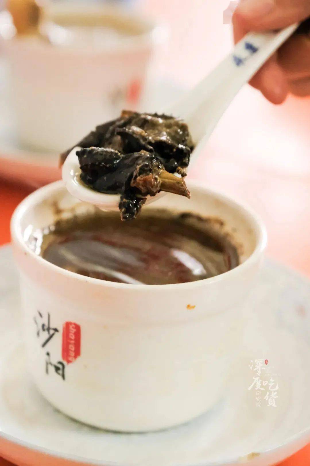 百灵草类的有乌鸡汤,鸽子汤,鹌鹑汤,鸡腿汤,鸡翅汤和白果老鸭汤等.