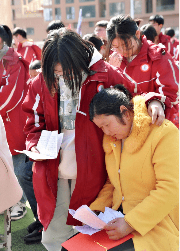 镇巴中学别样成人礼为青春加冠