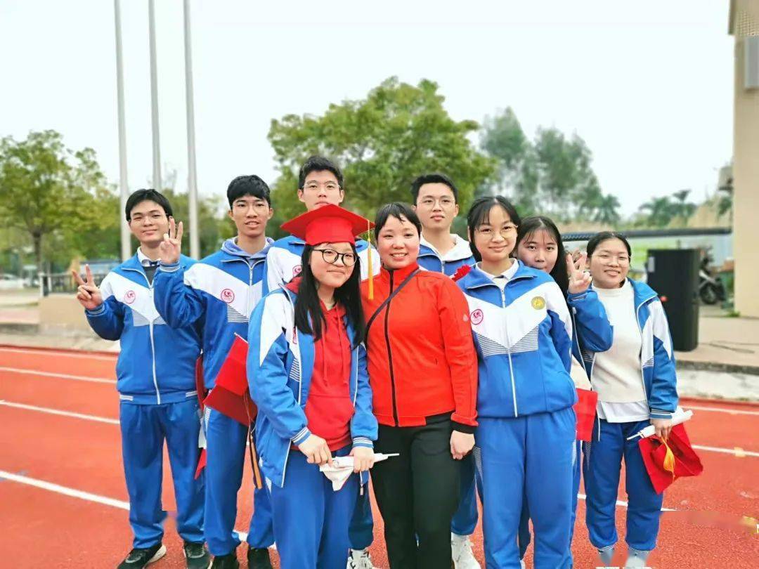 全高州都在传二中高考百日誓师大会暨成人礼仪式!