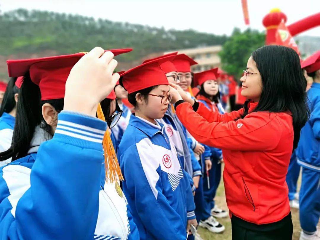 全高州都在传二中高考百日誓师大会暨成人礼仪式!