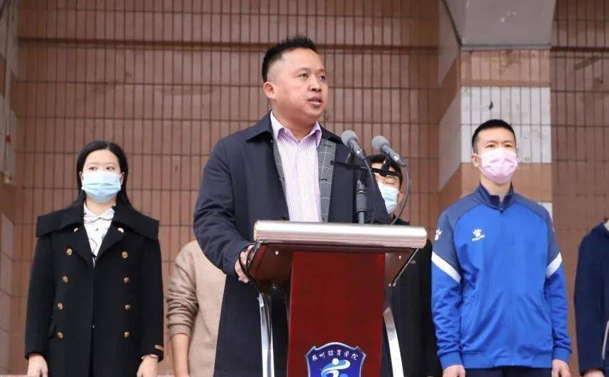 学生工作处处长廖远胜主持学生代表,体育传媒学院学子陈泊文发言学生