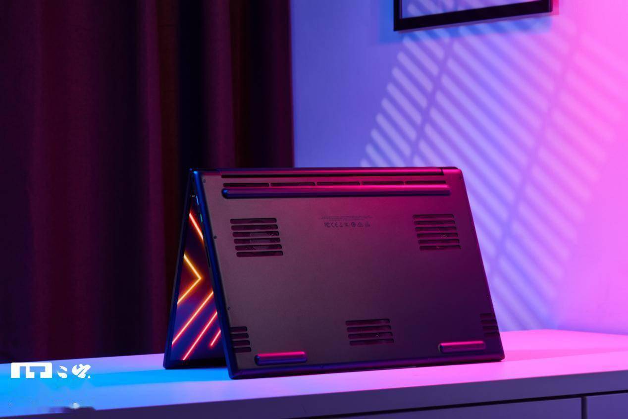 雷蛇灵刃 17 专业版评测：最强移动端 GPU，DLSS 畅玩 2K 光追