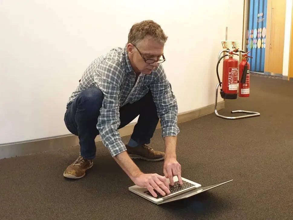 科普知识｜为什么蹲着才是最好的办公姿势？