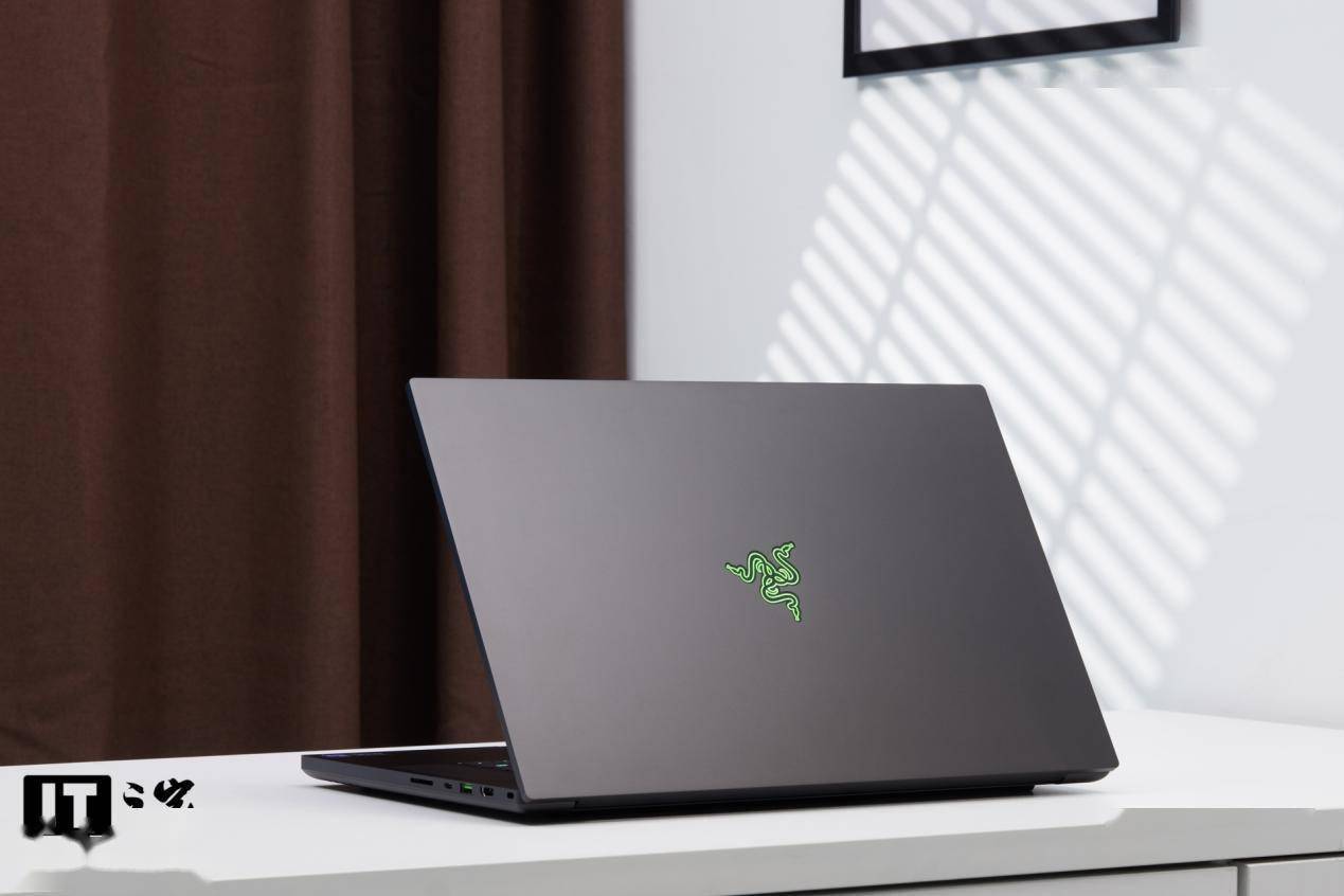 雷蛇灵刃 17 专业版评测：最强移动端 GPU，DLSS 畅玩 2K 光追