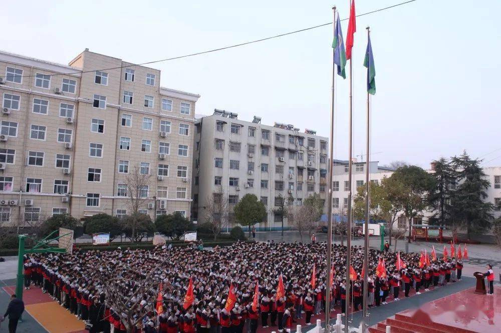 上蔡一中唱红歌诵经典催人奋进