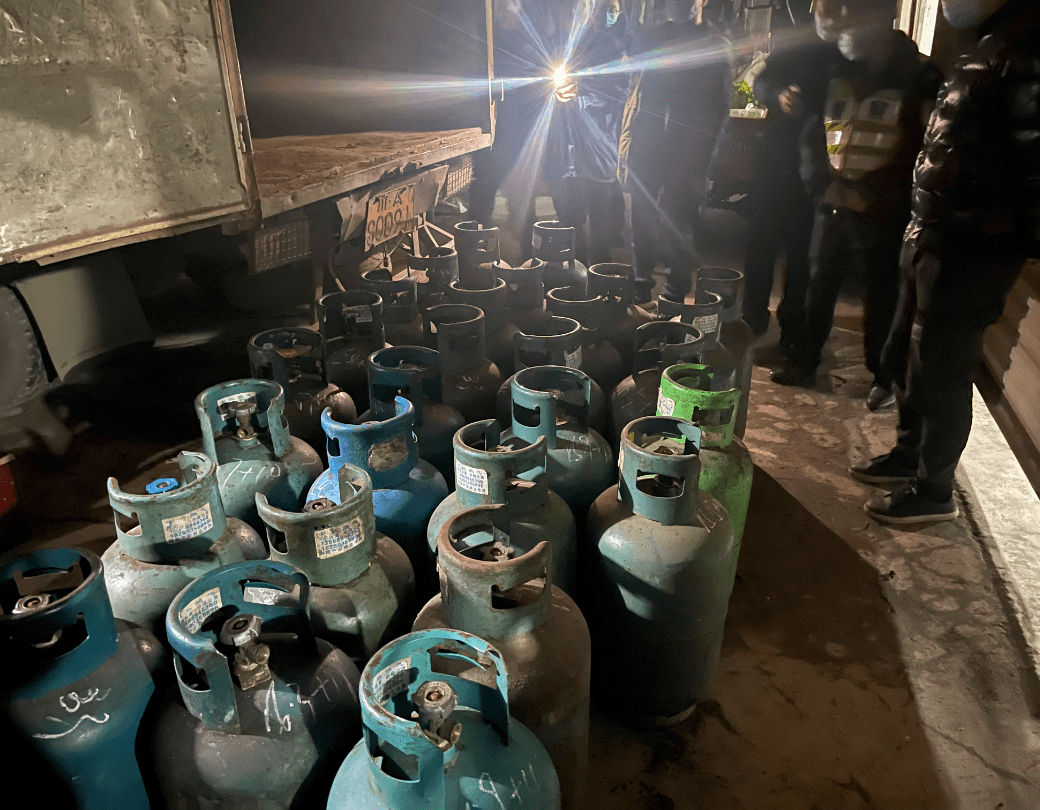 计划在全区范围内设定6个液化气临时配送点,投放100余辆"电动小黄车"