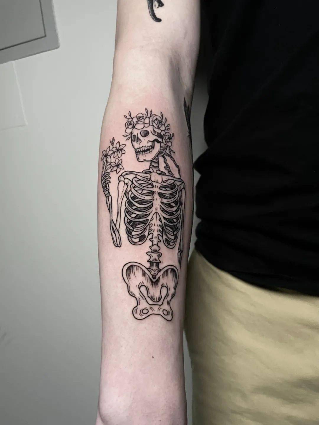 这个中国小伙打造了中东最炸的纹身天团还邀请了全球排名第一的纹身