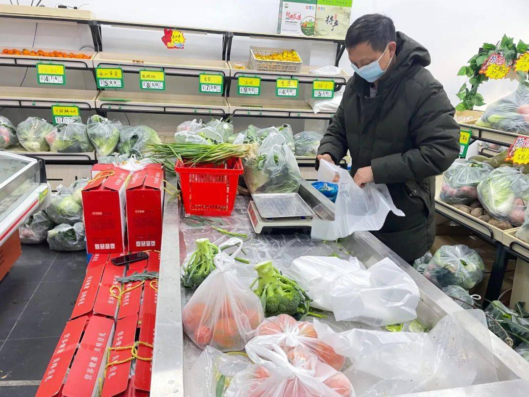 在田头点菜社区团购蔬菜首设点乐清市民买菜更便宜了