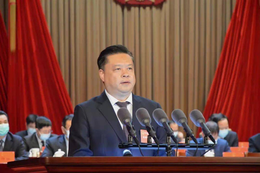 他强调:3月1日,镇江市第九届人民代表大会第一次会议隆重开幕,市长