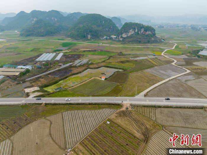 柳州|航拍“十大最美农村路”广西柳州市渡村至成团公路