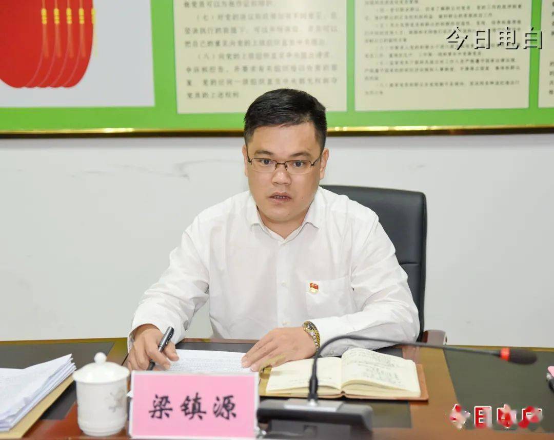 区委教育工委书记,区教育局党组书记,局长梁镇源分别与6个考点主考