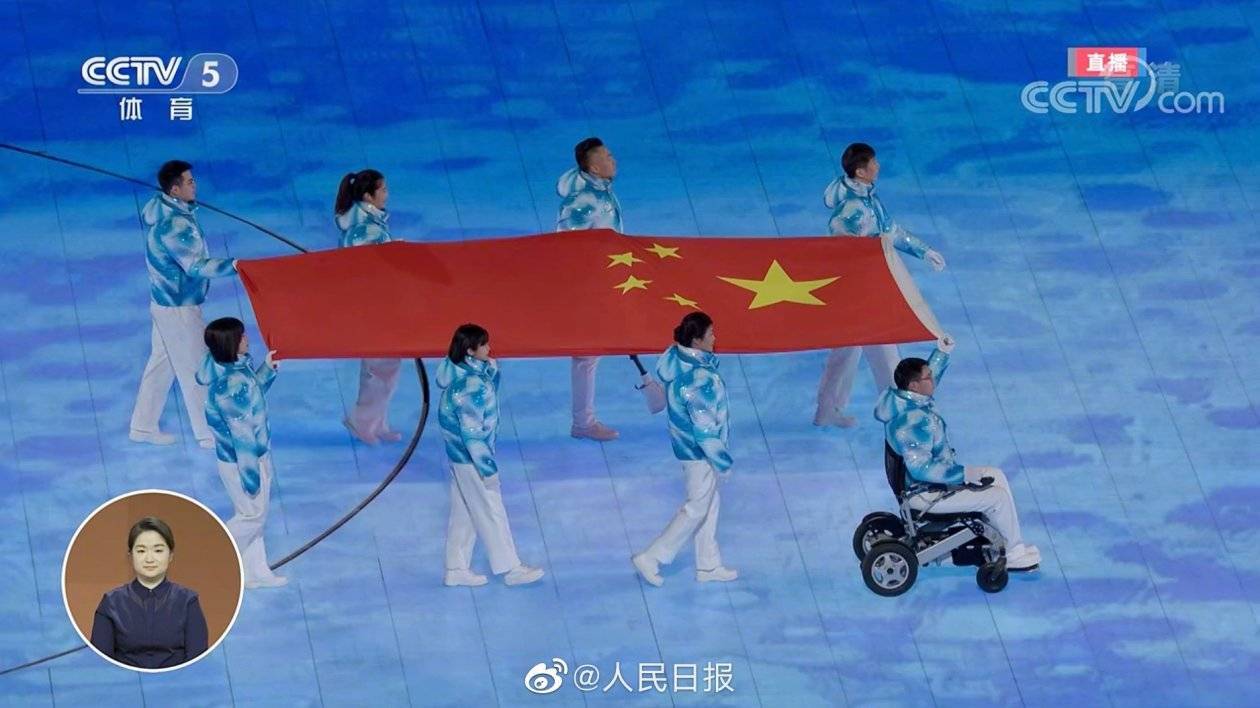 中国|感动！8名残健融合的旗手共同护旗