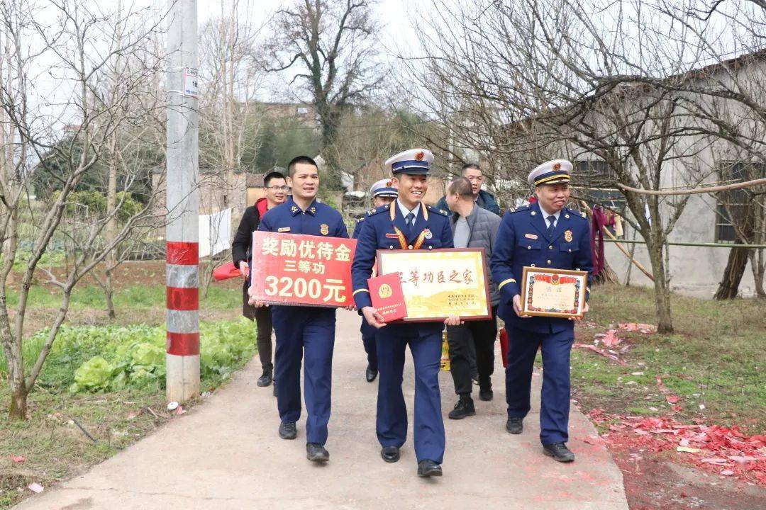 【暖心】送奖到家,送奖到岗! 这波操作太暖啦~_工作_救援_人员