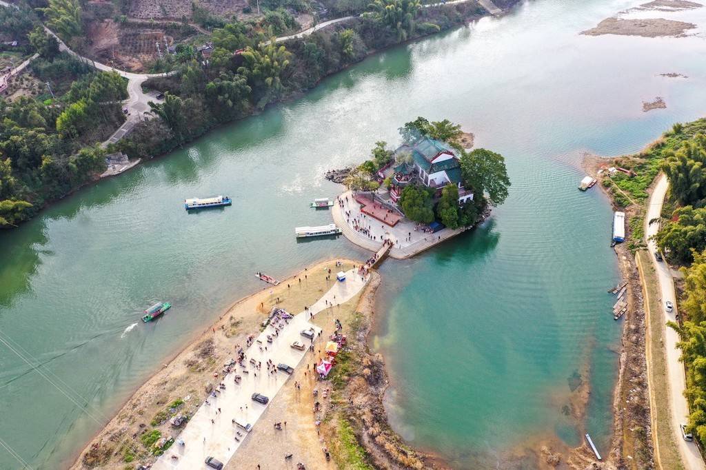 浮山寺|航拍广西贺州浮山寺 遗世独立如“玉印浮江”