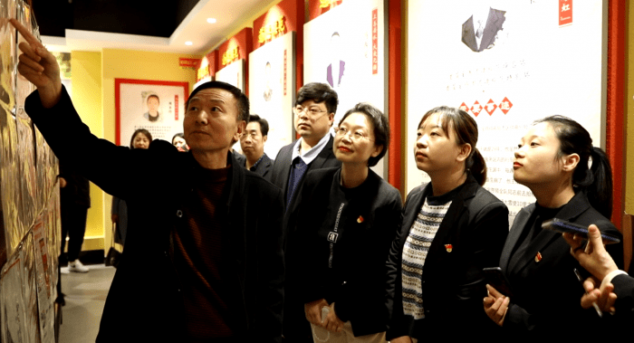宝鸡收藏达人周建华争做新时代雷锋文化传承人