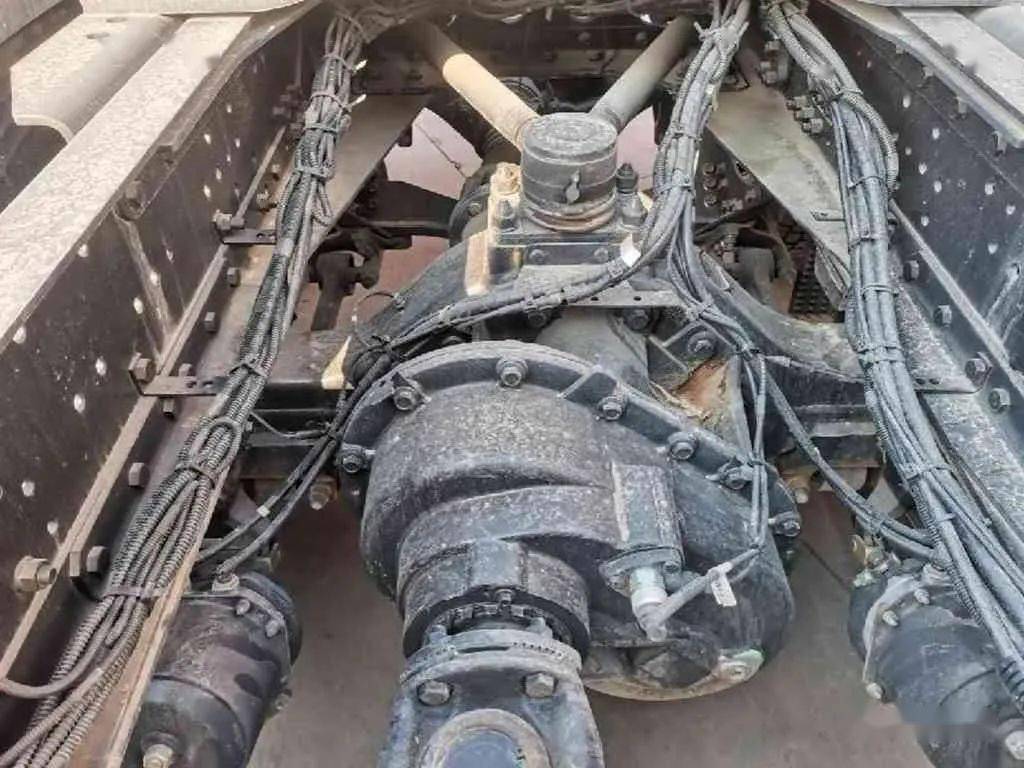 少吃多干的平头哥红岩杰狮m500牵引车