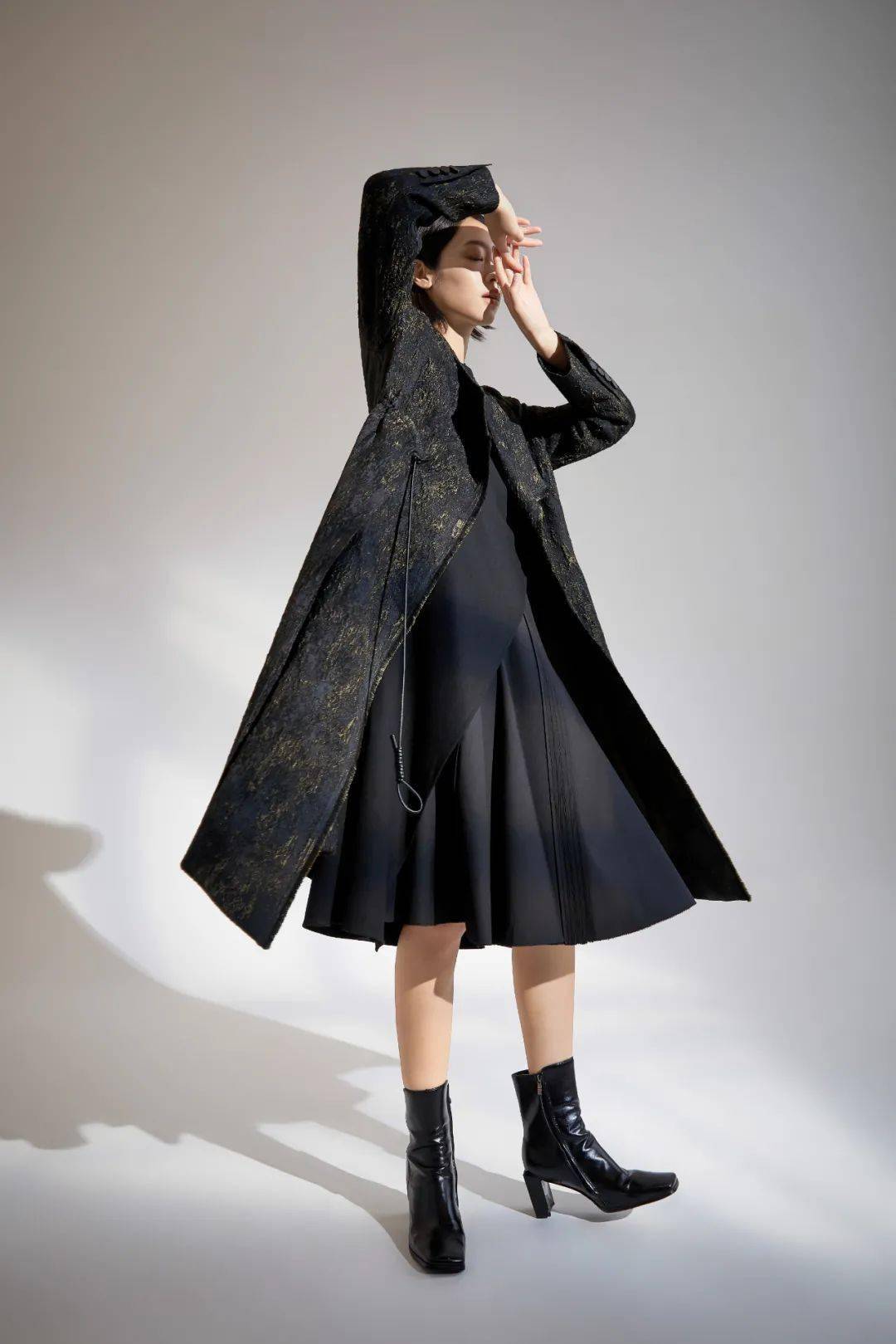 聚焦悦己消费升温弄影女装女神节送来节日祝福附购买链接