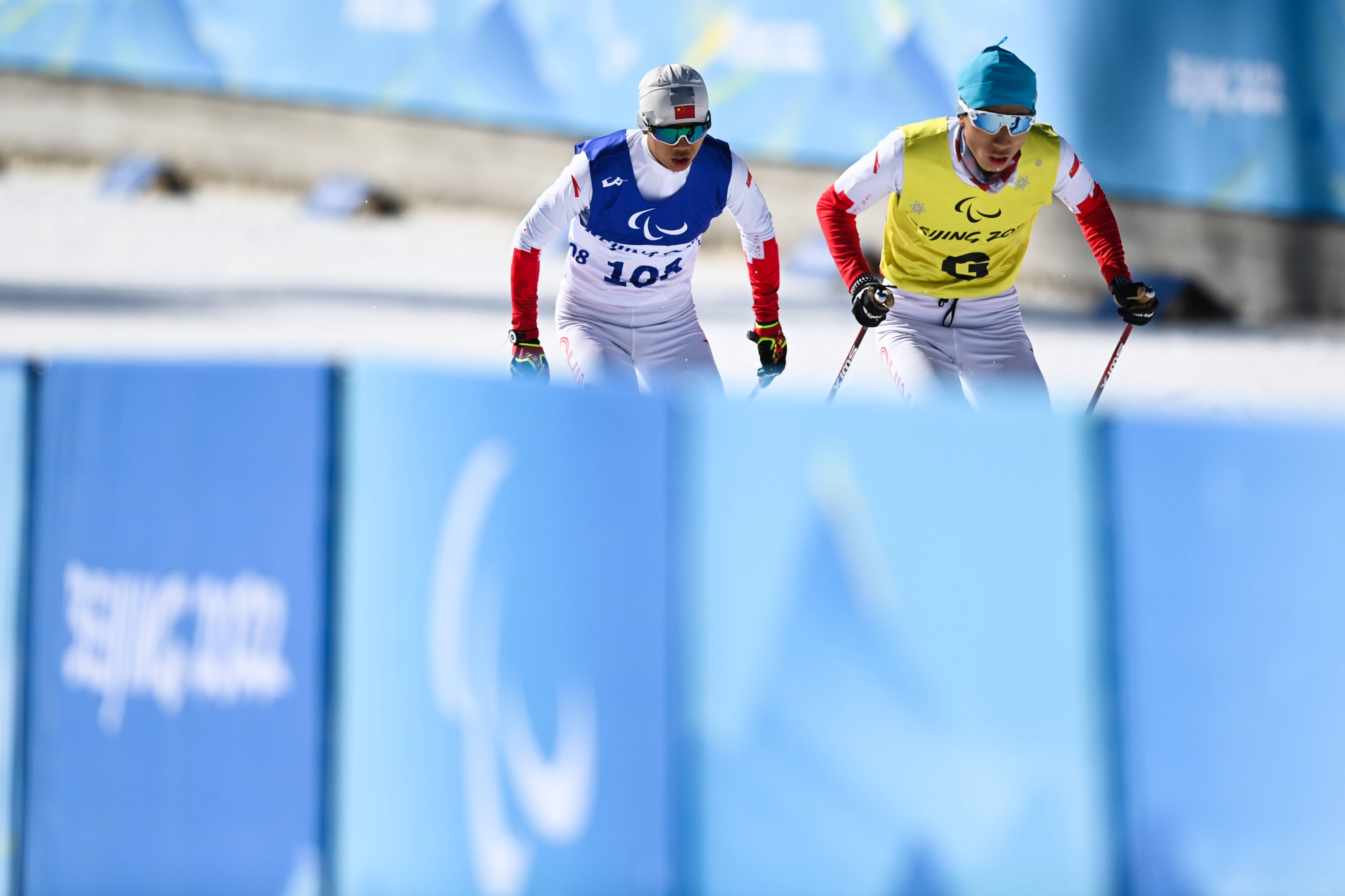 当日,北京2022年冬残奥会残奥冬季两项男子短距离(视障)比赛在河北