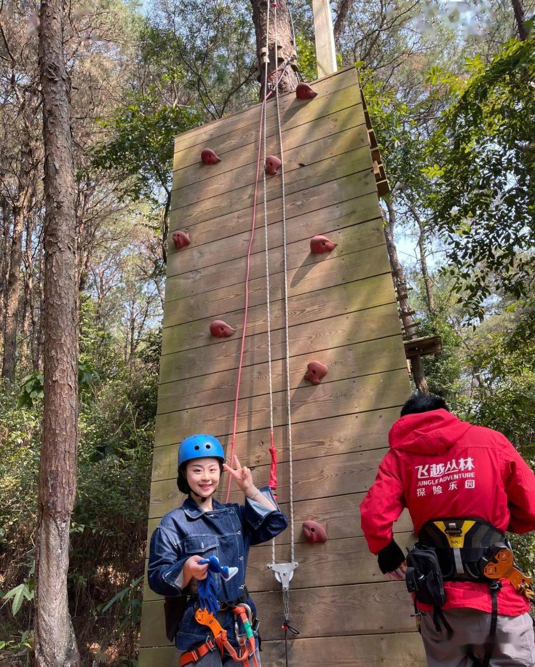 其中黑線最難按照難易程度分為5條探險線路,蘆仙山飛越叢林探險項目不