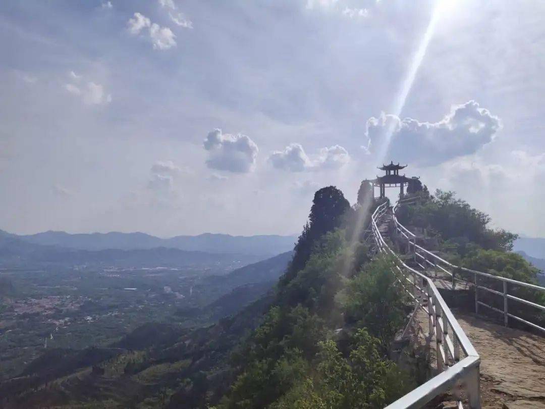 而电影主题就是围绕在灵岩村发生的由修建天梯而引发的感人至深爱情